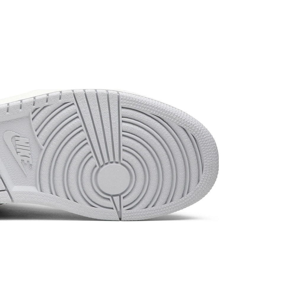 air_jordan_1_retro_high_neutral_grey_hyper_crimson_2019_8